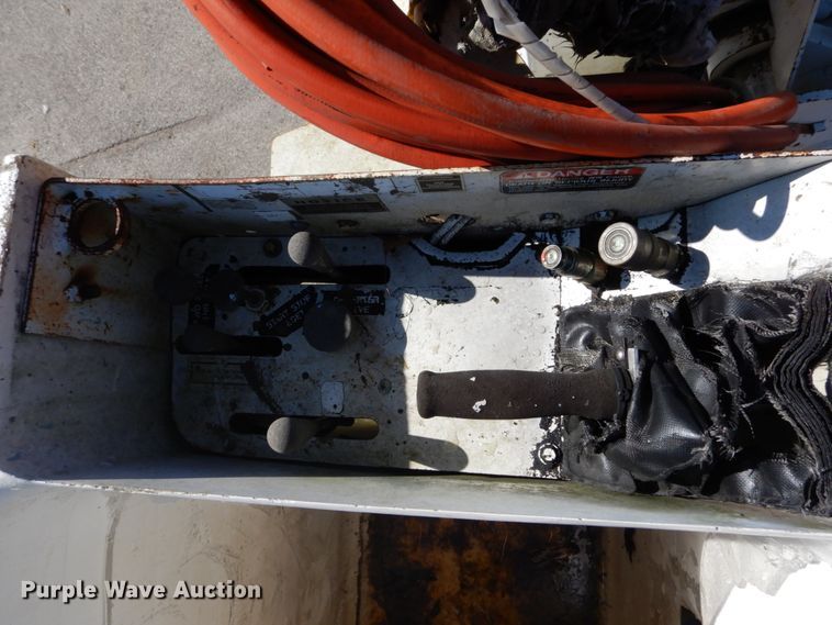 image for item GB9789 1990 Ford F800 bucket truck