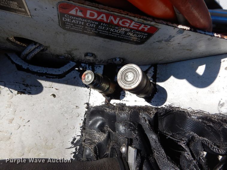 image for item GB9789 1990 Ford F800 bucket truck