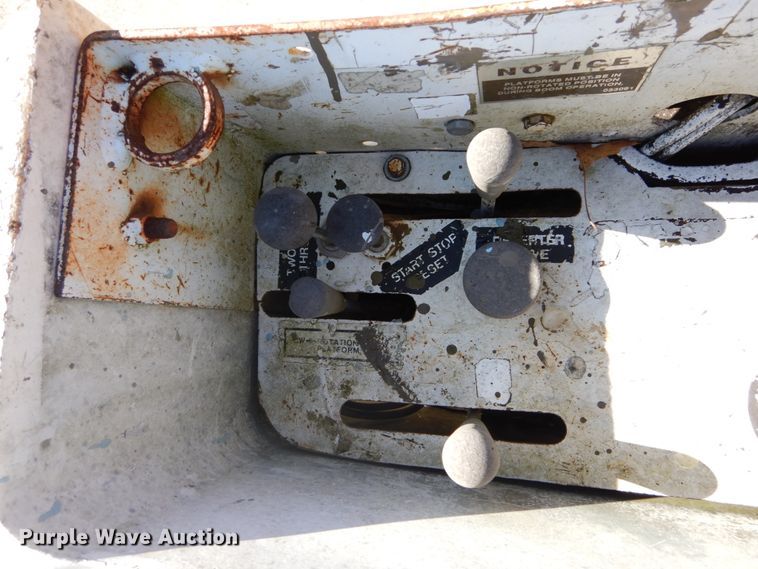 image for item GB9789 1990 Ford F800 bucket truck