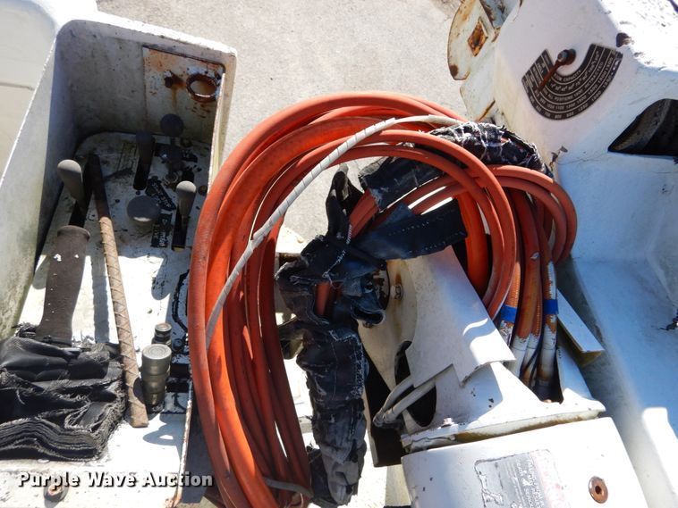 image for item GB9789 1990 Ford F800 bucket truck