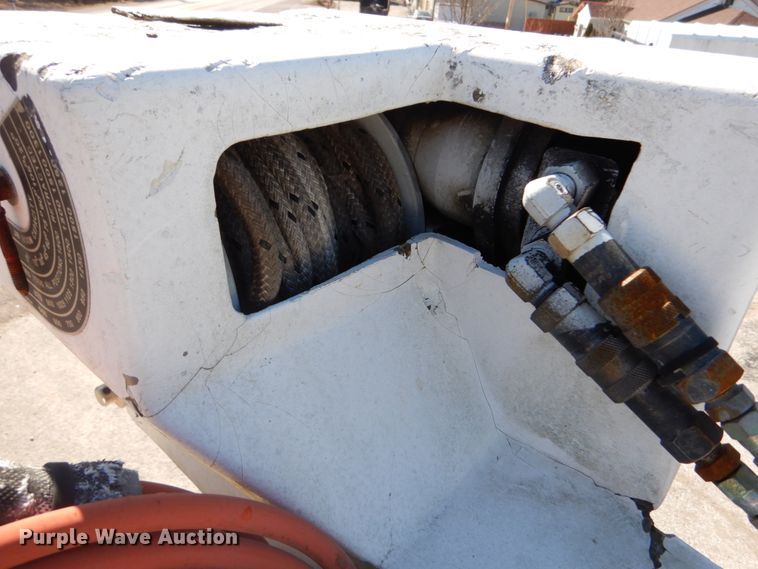 image for item GB9789 1990 Ford F800 bucket truck