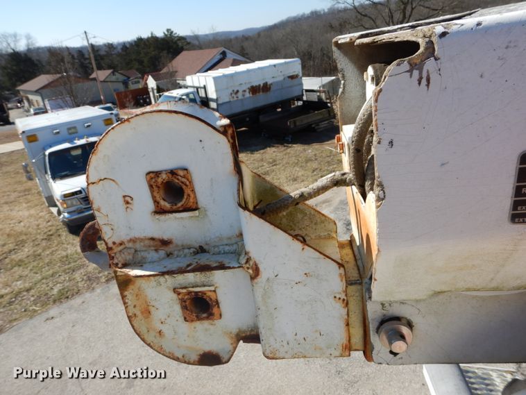 image for item GB9789 1990 Ford F800 bucket truck