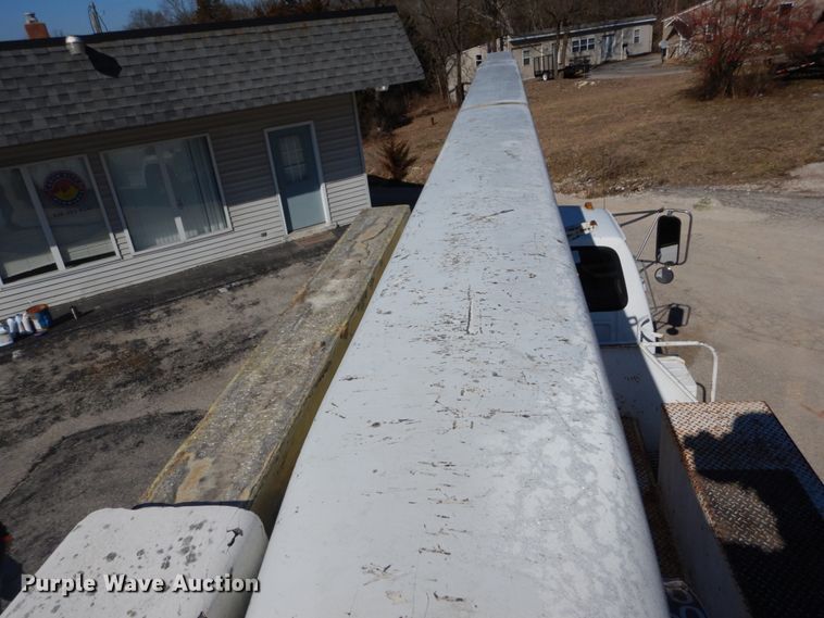 image for item GB9789 1990 Ford F800 bucket truck