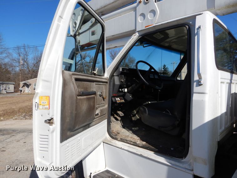 image for item GB9789 1990 Ford F800 bucket truck
