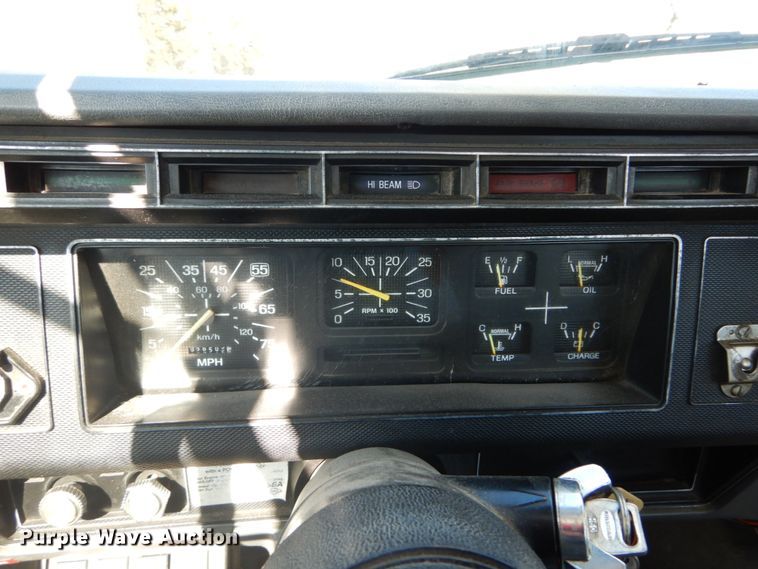 image for item GB9789 1990 Ford F800 bucket truck