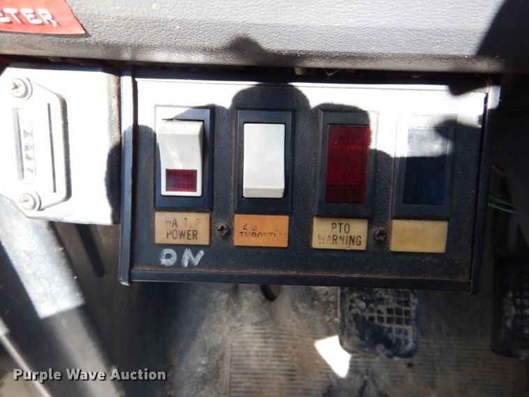 image for item GB9789 1990 Ford F800 bucket truck