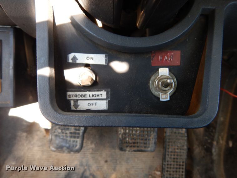 image for item GB9789 1990 Ford F800 bucket truck