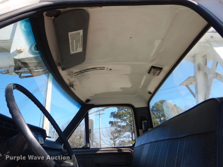 image for item GB9789 1990 Ford F800 bucket truck