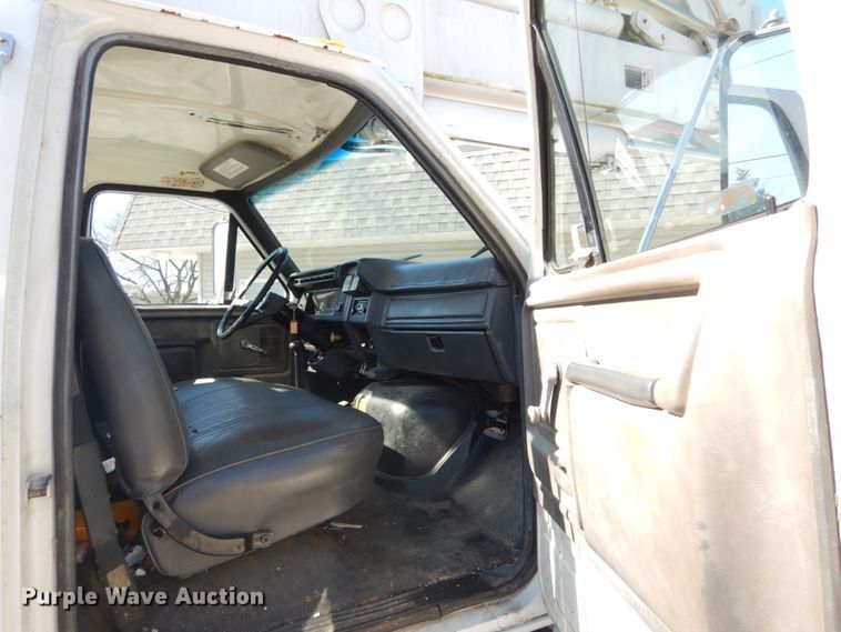 image for item GB9789 1990 Ford F800 bucket truck