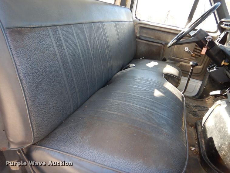 image for item GB9789 1990 Ford F800 bucket truck