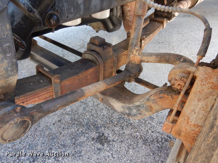 image for item GB9789 1990 Ford F800 bucket truck