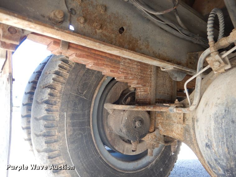 image for item GB9789 1990 Ford F800 bucket truck