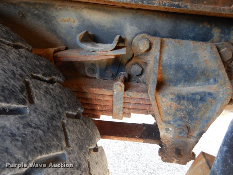 image for item GB9789 1990 Ford F800 bucket truck