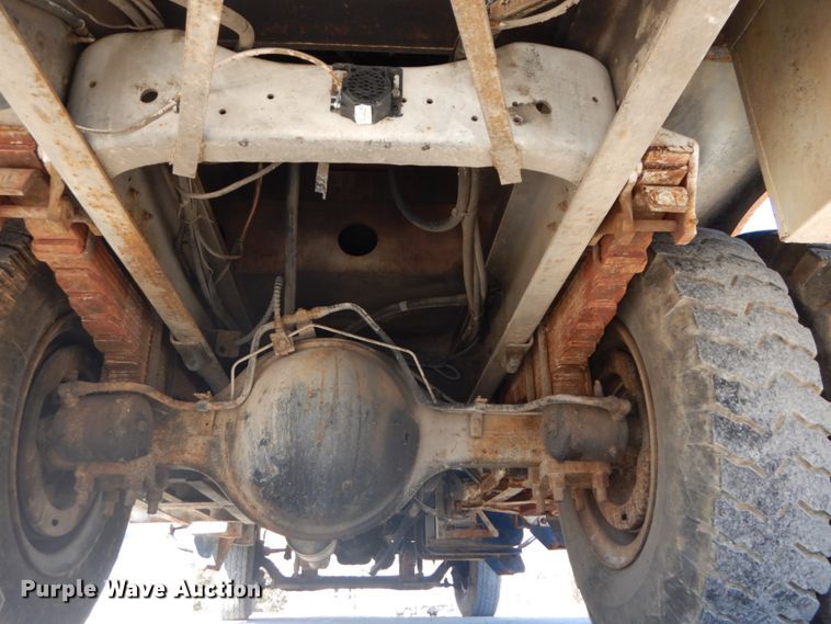 image for item GB9789 1990 Ford F800 bucket truck