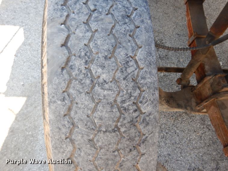 image for item GB9789 1990 Ford F800 bucket truck