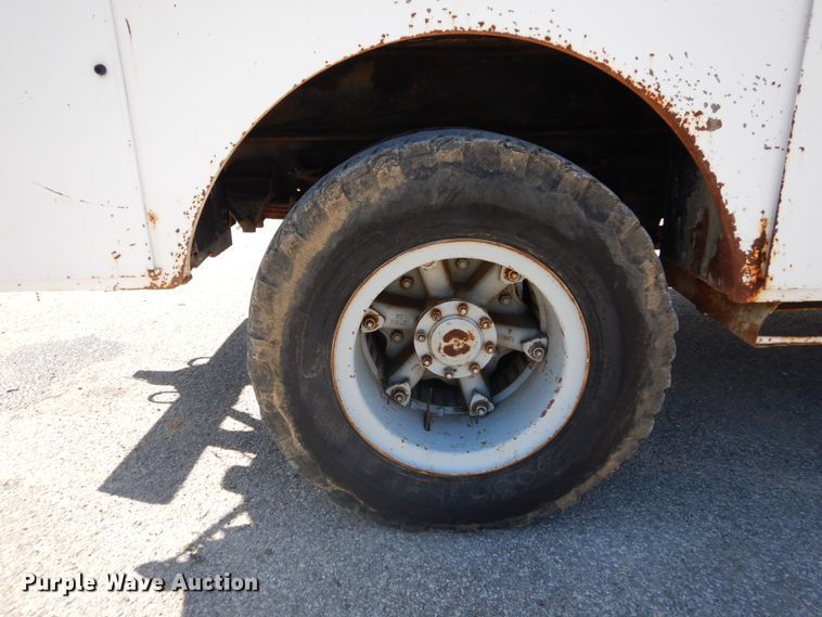 image for item GB9789 1990 Ford F800 bucket truck