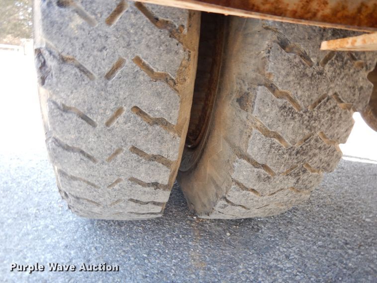 image for item GB9789 1990 Ford F800 bucket truck