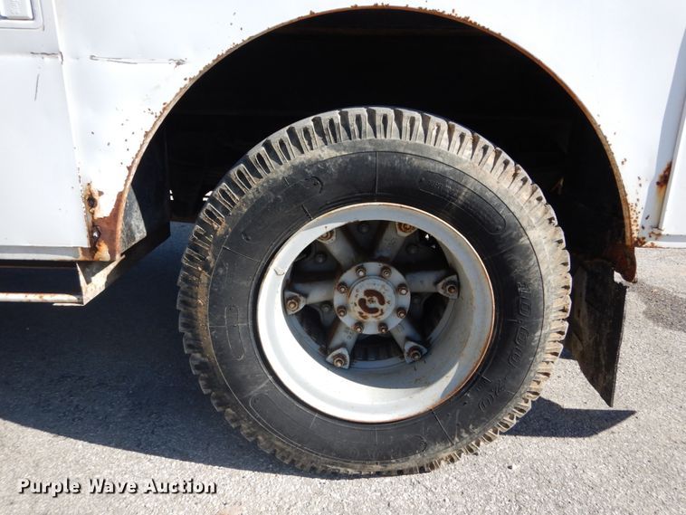 image for item GB9789 1990 Ford F800 bucket truck
