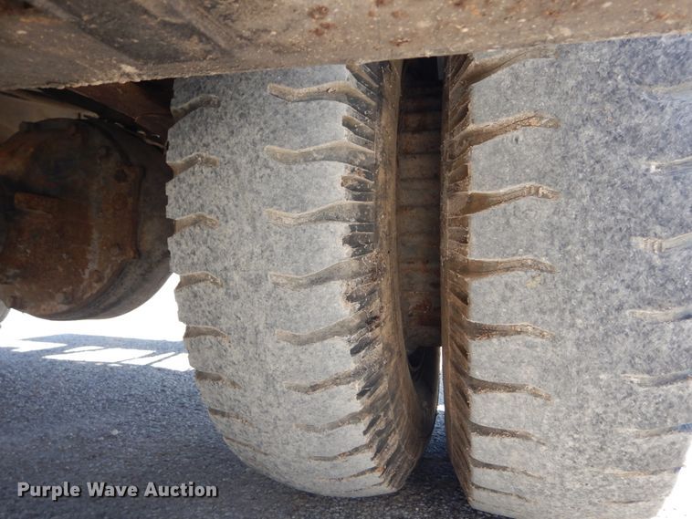 image for item GB9789 1990 Ford F800 bucket truck