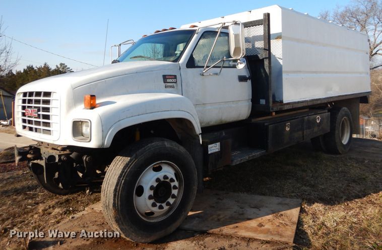 image for item GB9790 1999 GMC C6500 chip bed truck