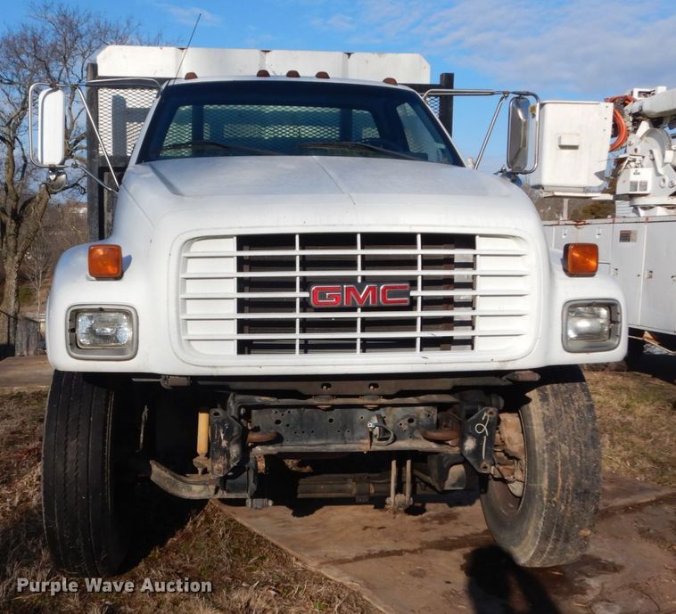 image for item GB9790 1999 GMC C6500 chip bed truck