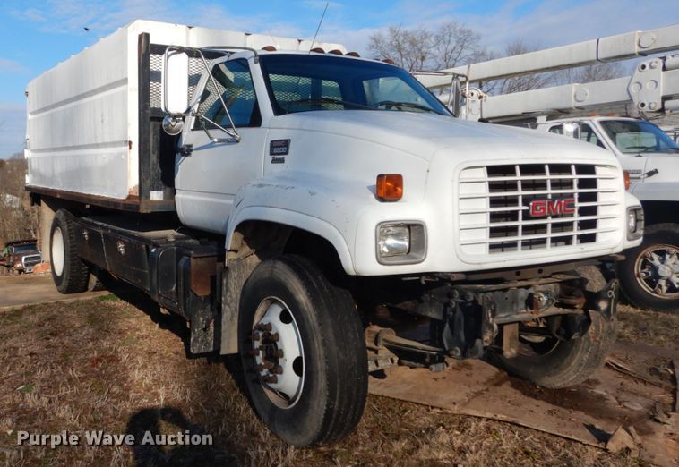 image for item GB9790 1999 GMC C6500 chip bed truck