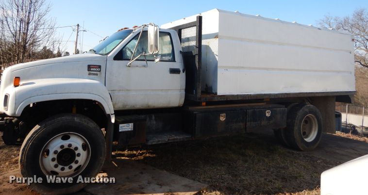 image for item GB9790 1999 GMC C6500 chip bed truck