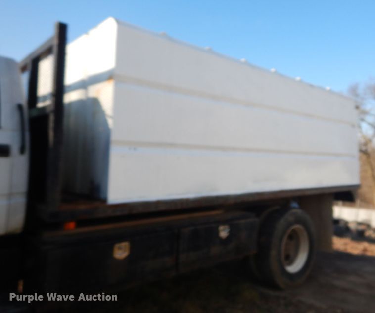 image for item GB9790 1999 GMC C6500 chip bed truck