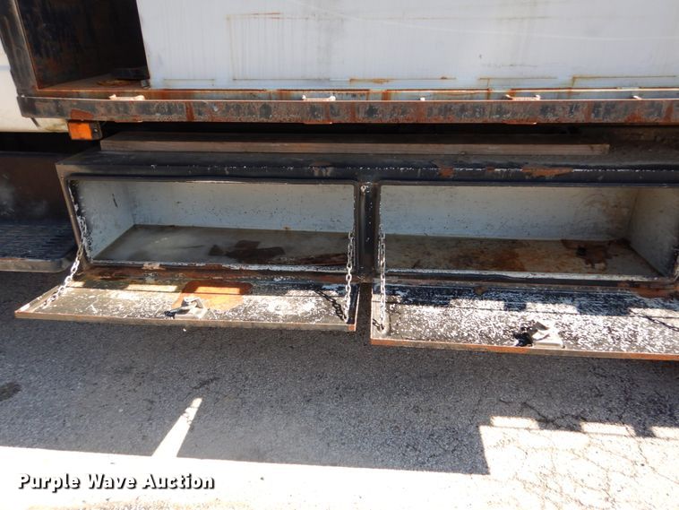 image for item GB9790 1999 GMC C6500 chip bed truck