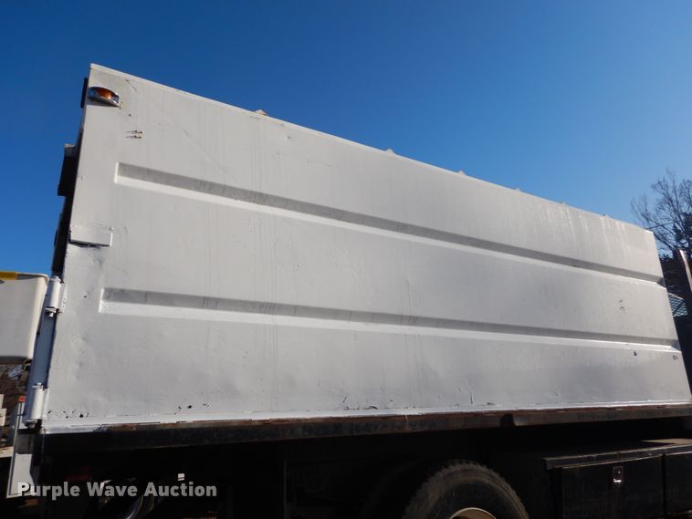 image for item GB9790 1999 GMC C6500 chip bed truck