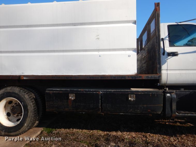 image for item GB9790 1999 GMC C6500 chip bed truck