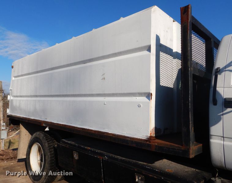 image for item GB9790 1999 GMC C6500 chip bed truck