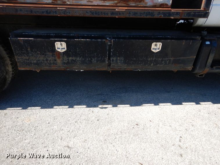 image for item GB9790 1999 GMC C6500 chip bed truck