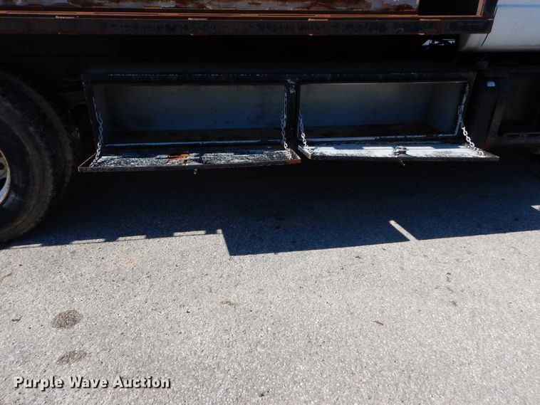 image for item GB9790 1999 GMC C6500 chip bed truck