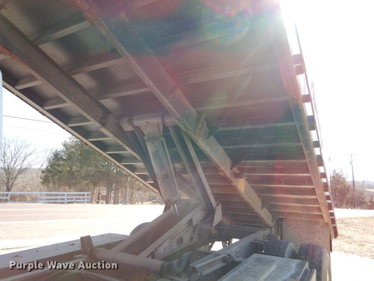 image for item GB9790 1999 GMC C6500 chip bed truck