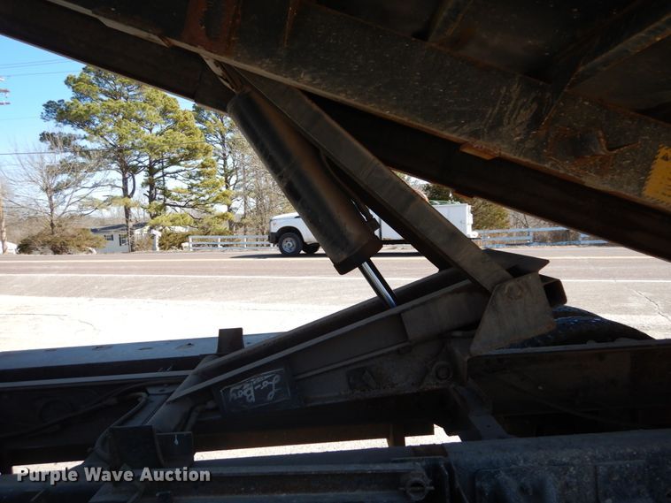 image for item GB9790 1999 GMC C6500 chip bed truck