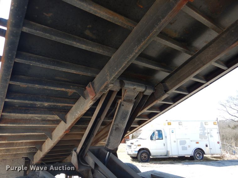 image for item GB9790 1999 GMC C6500 chip bed truck