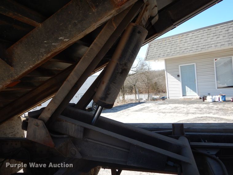 image for item GB9790 1999 GMC C6500 chip bed truck