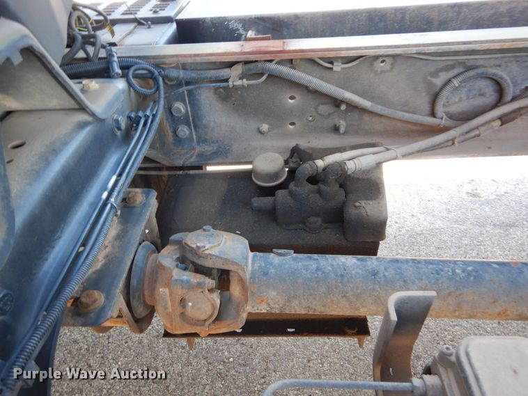 image for item GB9790 1999 GMC C6500 chip bed truck