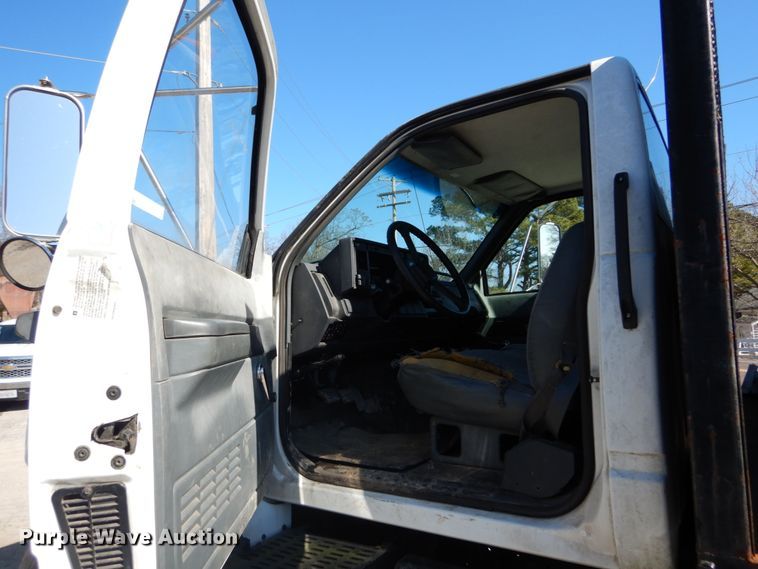 image for item GB9790 1999 GMC C6500 chip bed truck