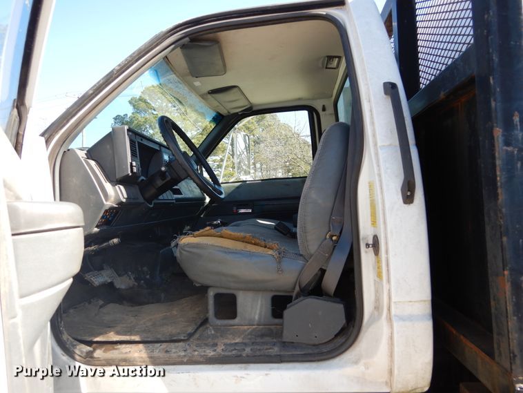 image for item GB9790 1999 GMC C6500 chip bed truck