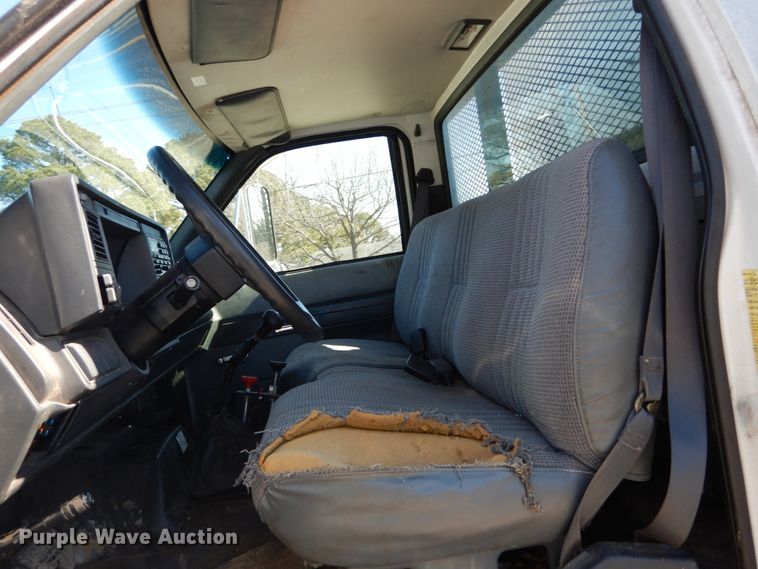 image for item GB9790 1999 GMC C6500 chip bed truck