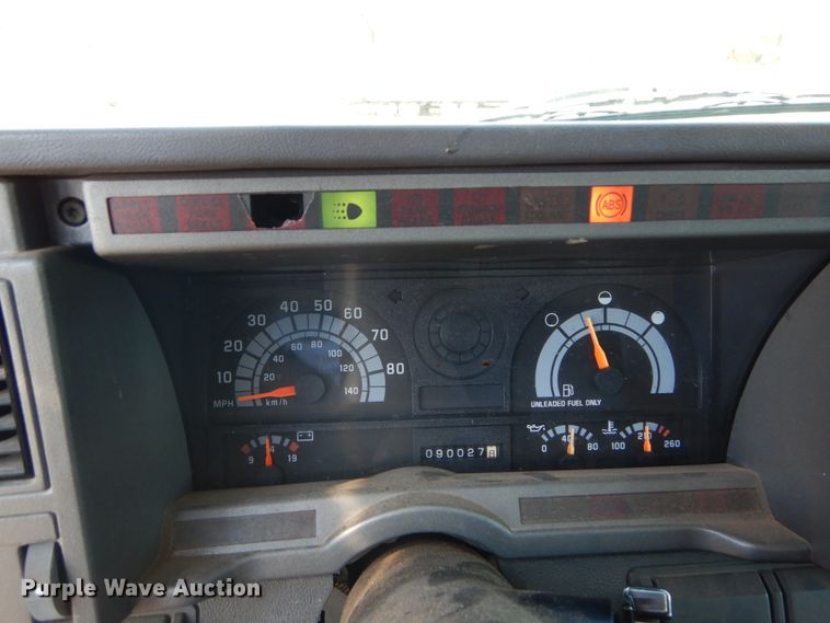 image for item GB9790 1999 GMC C6500 chip bed truck