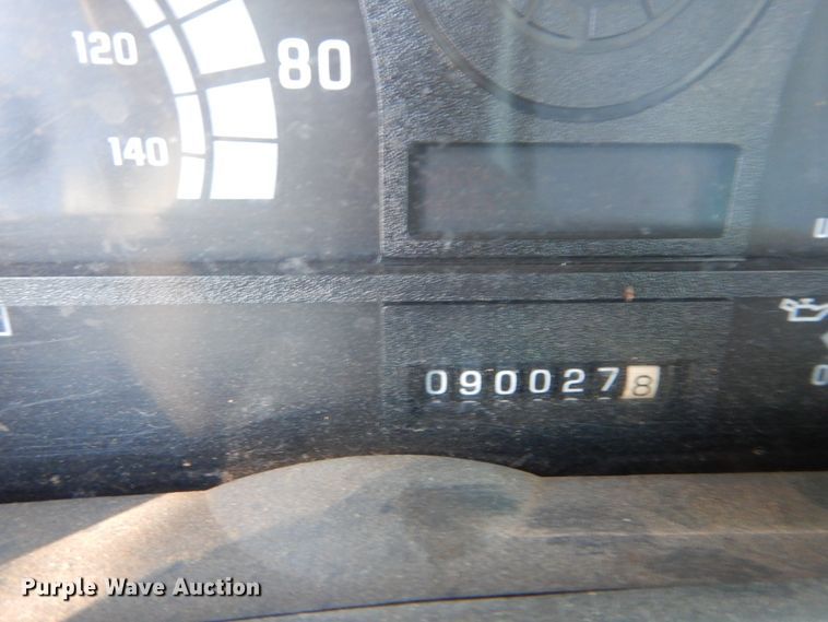 image for item GB9790 1999 GMC C6500 chip bed truck