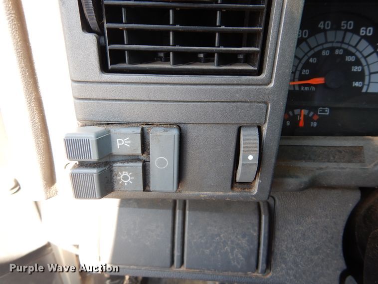 image for item GB9790 1999 GMC C6500 chip bed truck