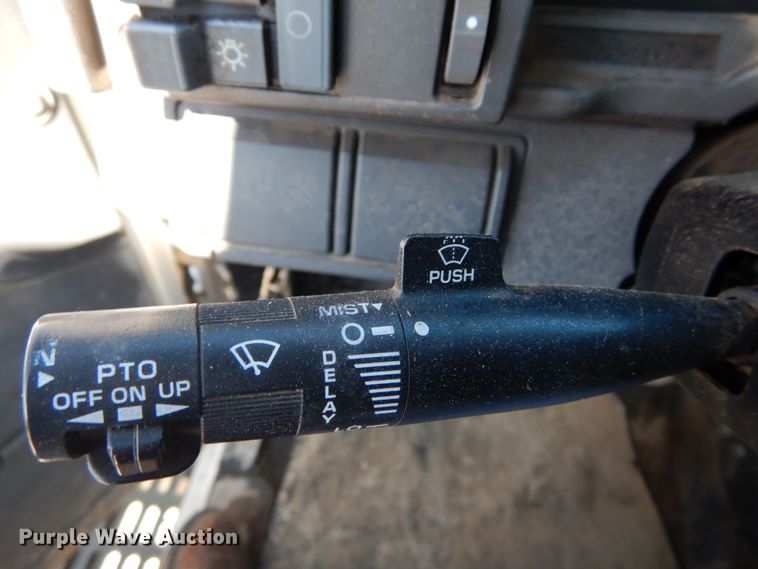 image for item GB9790 1999 GMC C6500 chip bed truck