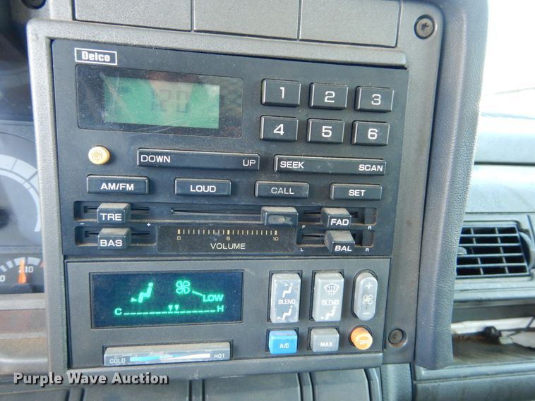 image for item GB9790 1999 GMC C6500 chip bed truck