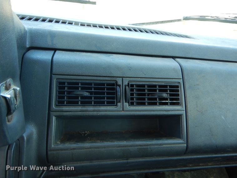 image for item GB9790 1999 GMC C6500 chip bed truck