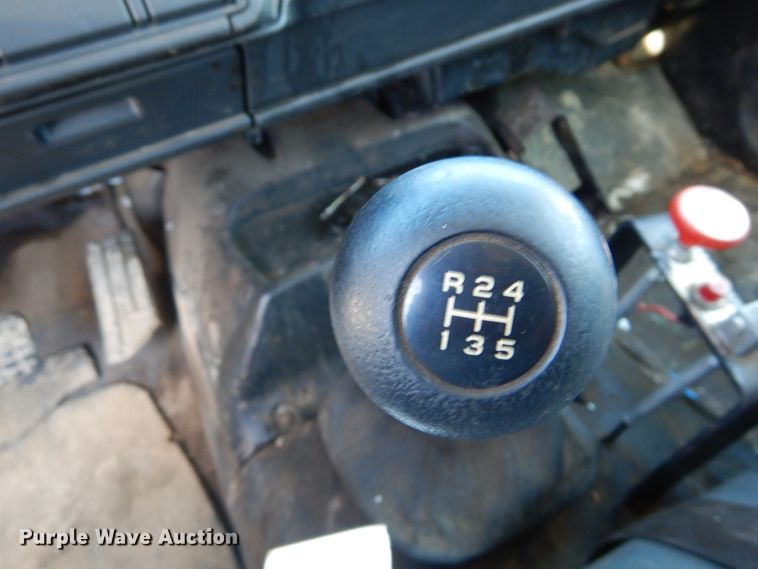 image for item GB9790 1999 GMC C6500 chip bed truck