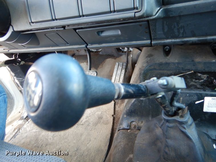 image for item GB9790 1999 GMC C6500 chip bed truck